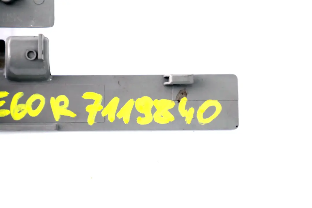 BMW 5 er E60 E61 LCI Blende vorne innen rechts Grau - SKU 7119840 - Teilenummer 7007700