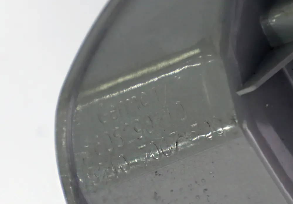 Coperchio Interno Anteriore Destro Grigio per BMW E60 E61 LCI con numero di parte 7007700 BMW E60 E61 LCI Coperchio Interno Anteriore Destro Grigio - SKU 7119840 - Numero di parte 7007700