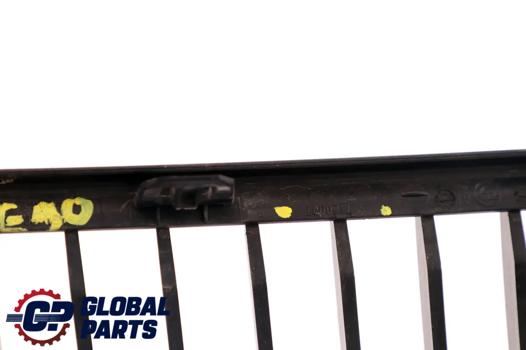 Grille de decor av. cadre chrome gauche pour BMW 3 Serie E90 E91 à propos du numéro de pièce 7120007 BMW 3 Serie E90 E91 Grille de decor av. cadre chrome gauche - SKU 7120007 - Numéro de pièce 7120007