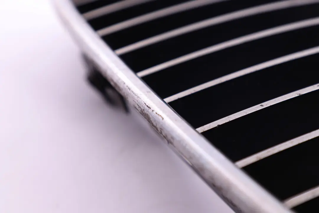 Prawa Nerka Atrapa Grill Prawy Przód do BMW E90 E91 o numerze 7120010 BMW E90 E91 Prawa Nerka Atrapa Grill Prawy Przód - SKU 7120010 - Numer Części 7120010