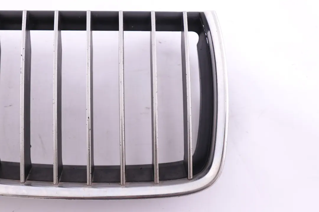 BMW E90 E91 parachoques delantero parrilla cromada marco derecho - SKU 7120010 - Número de pieza 7120010