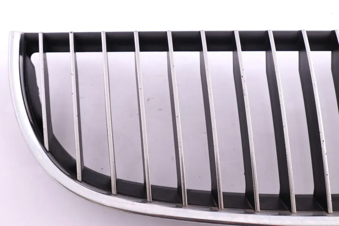Griglia Ornamentale Cornice Cromata Destra 7120008 per BMW E90 E91 con numero di parte 7120010 BMW E90 E91 Griglia Ornamentale Cornice Cromata Destra 7120008 - SKU 7120010 - Numero di parte 7120010