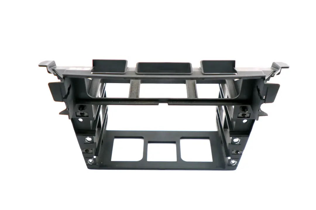 Ramka Stelaż Radia do BMW E90 E91 E92 LCI o numerze 7120414 BMW E90 E91 E92 LCI Ramka Stelaż Radia - SKU 7120414 - Numer Części 7120414