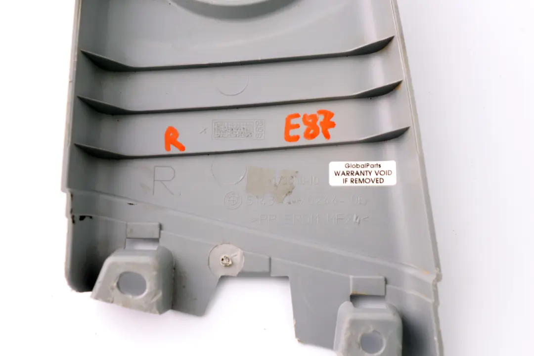 Copertura, colonna B superiore destra Grigio Grau per BMW 1 E87 E87N con numero di parte 7120542 BMW 1 E87 E87N Copertura, colonna B superiore destra Grigio Grau - SKU 7120542 - Numero di parte 7120542