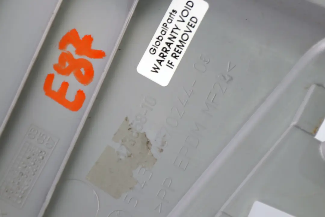 Osłona słupka prawa szara 7070244 do BMW 1 E87 o numerze 7120542 BMW 1 E87 Osłona słupka prawa szara 7070244 - SKU 7120542 - Numer Części 7120542