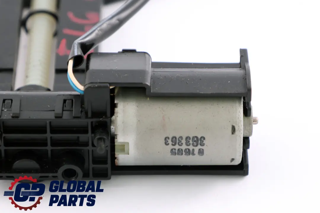 Regolazione verticale del poggiatesta sedile anteriore per BMW E60 E61 E65 con numero di parte 7121095 BMW E60 E61 E65 Regolazione verticale del poggiatesta sedile anteriore - SKU 7121095 - Numero di parte 7121095