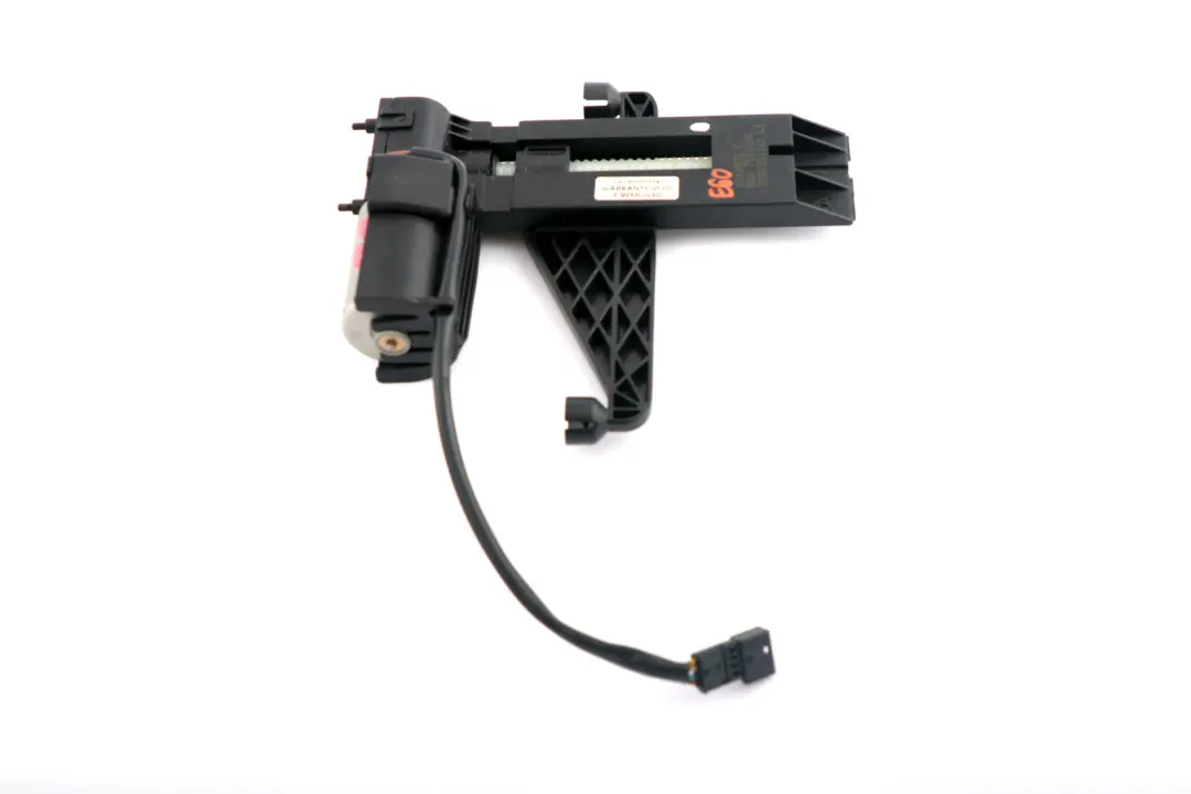 Moteur de réglage de l'appui-tête avant avec mémoire pour BMW E60 E61 LCI E65 à propos du numéro de pièce 7121096 BMW E60 E61 LCI E65 Moteur de réglage de l'appui-tête avant avec mémoire - SKU 7121096 - Numéro de pièce 7121096