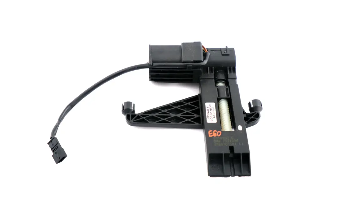 BMW E60 E61 LCI E65 Moteur de réglage de l'appui-tête avant avec mémoire - SKU 7121096 - Numéro de pièce 7121096