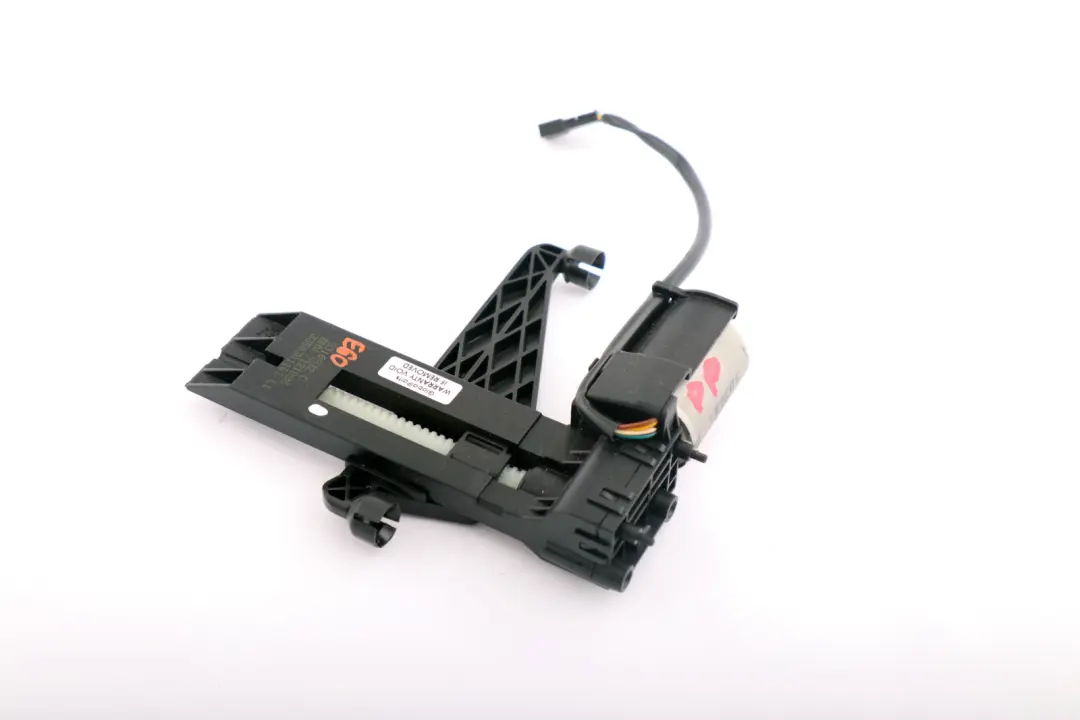 Motore regolatore poggiatesta anteriore con memoria per BMW E60 E61 LCI E65 con numero di parte 7121096 BMW E60 E61 LCI E65 Motore regolatore poggiatesta anteriore con memoria - SKU 7121096 - Numero di parte 7121096