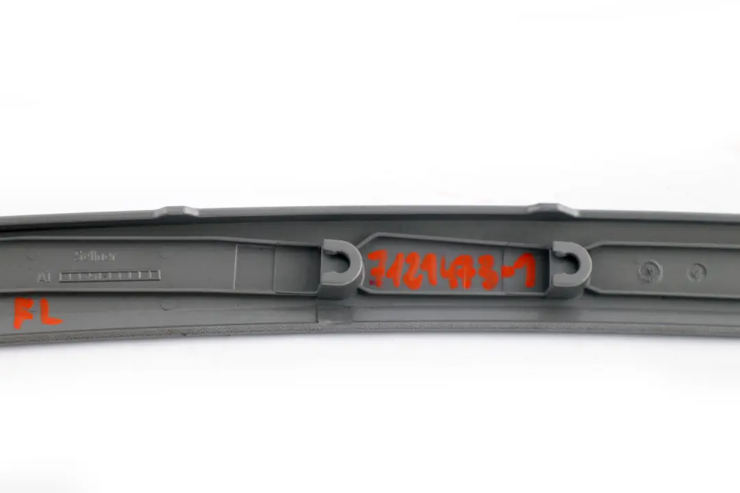 Striscia decorativa Trim porta anteriore sinistra Titan 90 7121473 per BMW 3 E90 E91 con numero di parte 6970555 BMW 3 E90 E91 Striscia decorativa Trim porta anteriore sinistra Titan 90 7121473 - SKU 7121473-1 - Numero di parte 6970555