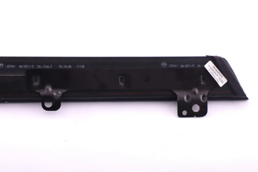 Guarnizione Anteriore Sinistra per Mini Cabrio R52 con numero di parte 7121573 Mini Cabrio R52 Guarnizione Anteriore Sinistra - SKU 7121573 - Numero di parte 7121573