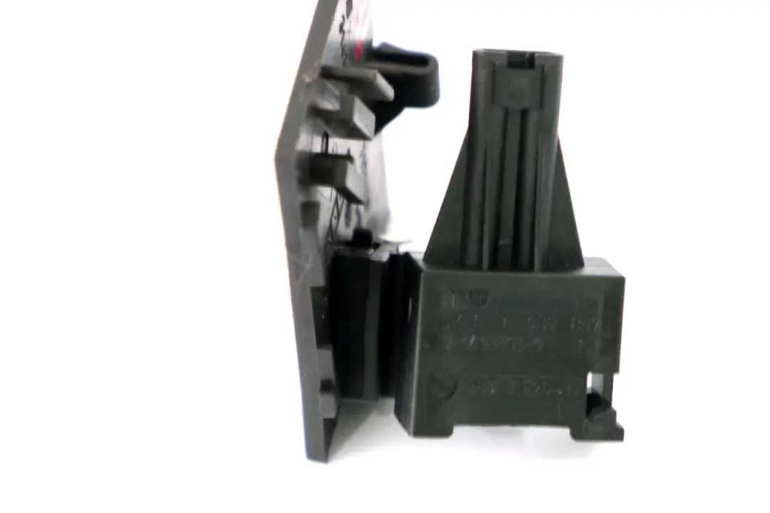 Tapa de la placa del soporte de la guantera para BMW E60 E60N E61 E61N LCI con número de pieza 7121920 BMW E60 E60N E61 E61N LCI Tapa de la placa del soporte de la guantera - SKU 7121920 - Número de pieza 7121920