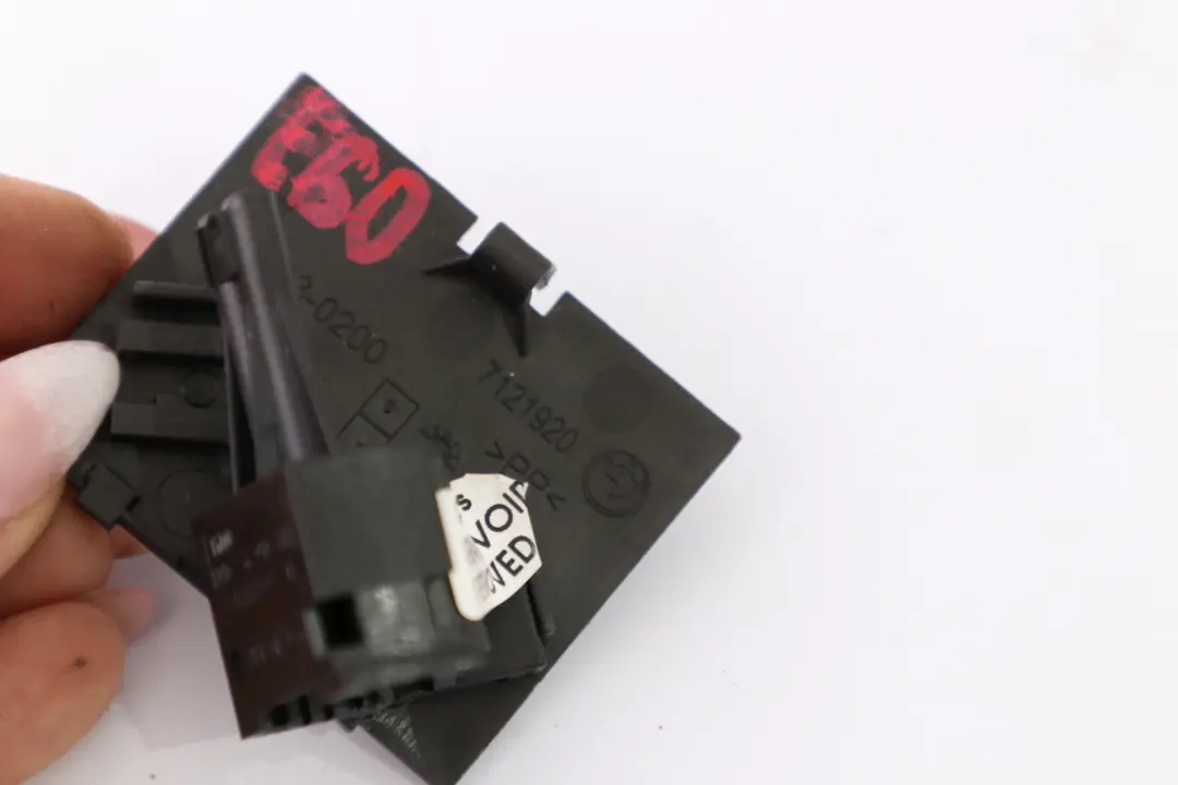 Tapa de la placa del soporte de la guantera para BMW E60 E60N E61 E61N LCI con número de pieza 7121920 BMW E60 E60N E61 E61N LCI Tapa de la placa del soporte de la guantera - SKU 7121920 - Número de pieza 7121920