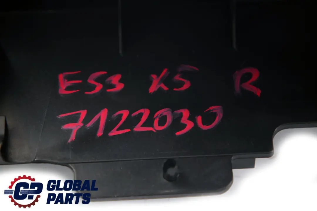 Lateral Trunk Floor Vent Louvre Right O/S Black 7114358 to BMW X5 Series E53 with Part number 7122030 BMW X5 Series E53 Lateral Trunk Floor Vent Louvre Right O/S Black 7114358 - SKU 7122030 - Part number 7122030