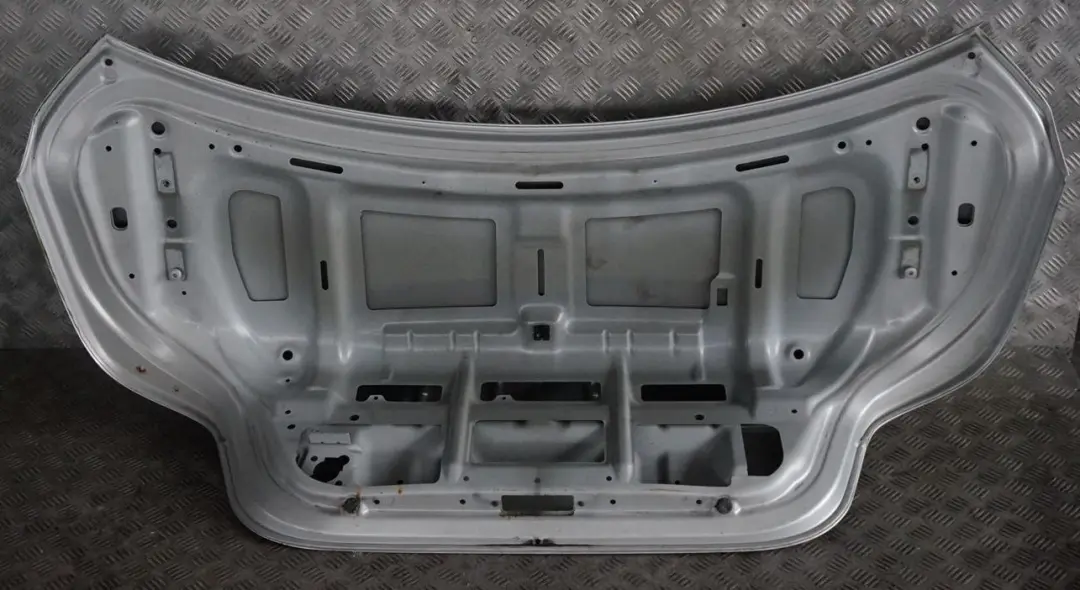 Klapa pokrywa bagażnika tył titansilber do BMW E60 o numerze 7122441 BMW E60 Klapa pokrywa bagażnika tył titansilber - SKU 7122441-TS - Numer Części 7122441