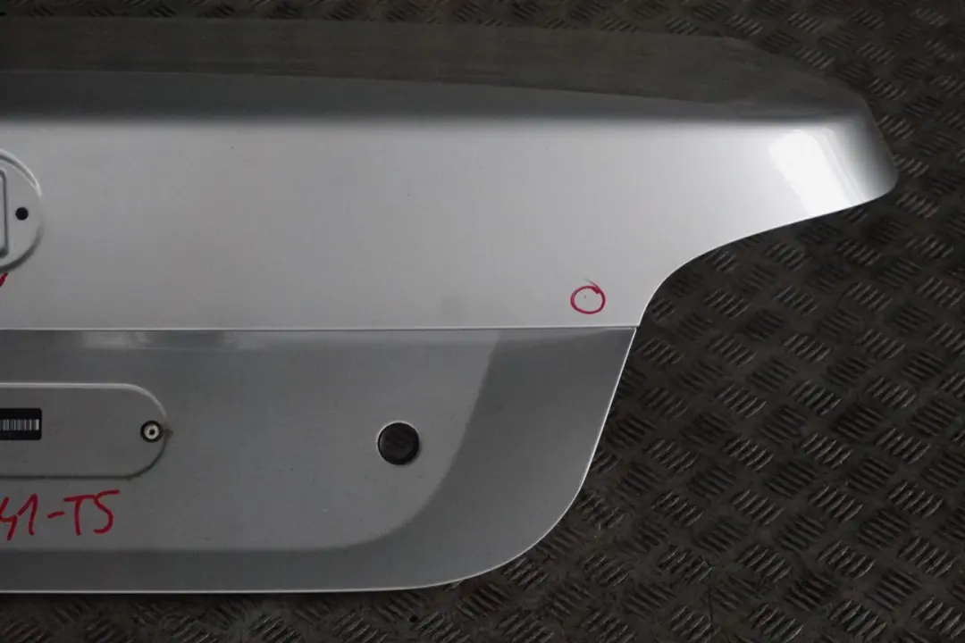Klapa pokrywa bagażnika tył titansilber do BMW E60 o numerze 7122441 BMW E60 Klapa pokrywa bagażnika tył titansilber - SKU 7122441-TS - Numer Części 7122441