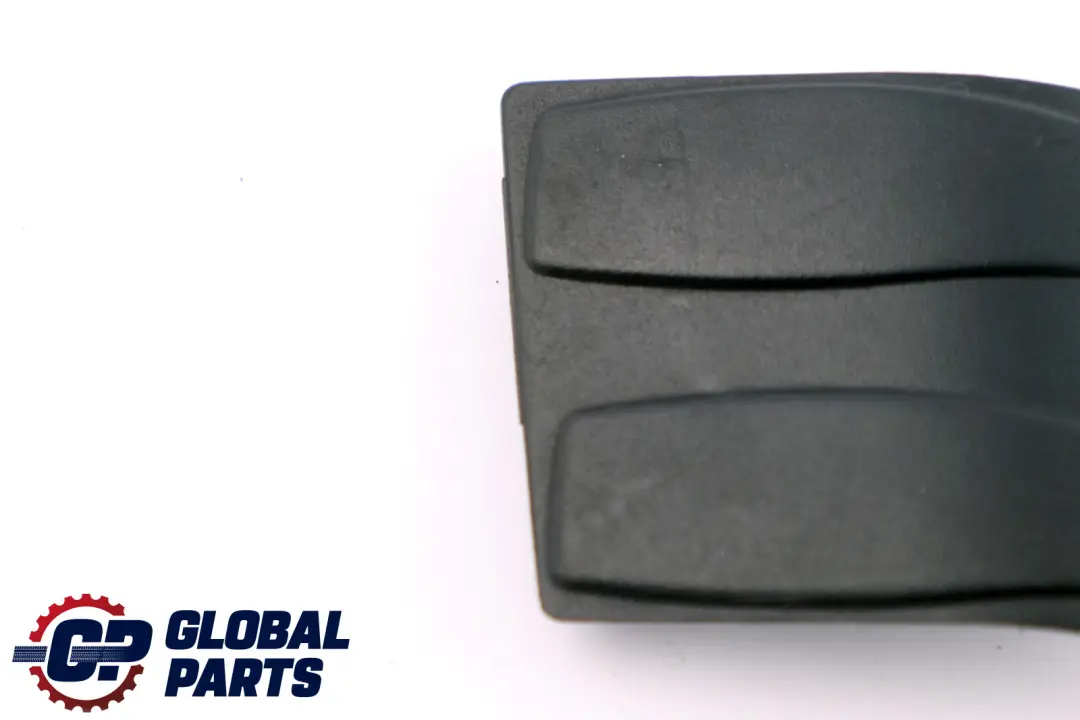 Copertura Collegamento a Vite Bordo Carico Destra per BMW E81 E87 E87N con numero di parte 51477123334 BMW E81 E87 E87N Copertura Collegamento a Vite Bordo Carico Destra - SKU 7123334 - Numero di parte 51477123334