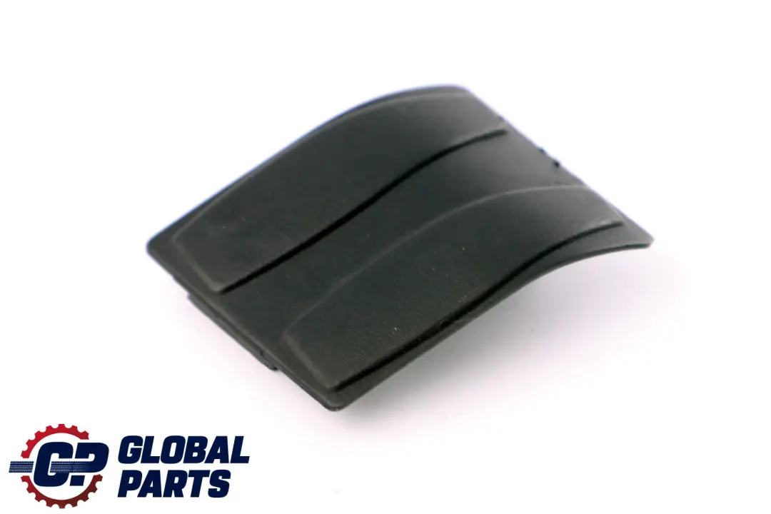 Copertura Collegamento a Vite Bordo Carico Destra per BMW E81 E87 E87N con numero di parte 51477123334 BMW E81 E87 E87N Copertura Collegamento a Vite Bordo Carico Destra - SKU 7123334 - Numero di parte 51477123334