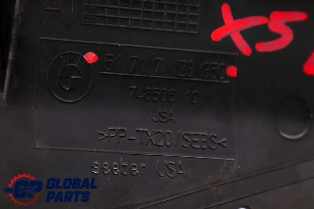 Kierownica Kanał Powietrza Prawy do BMW X5 E53 o numerze 7123350 BMW X5 E53 Kierownica Kanał Powietrza Prawy - SKU 7123350 - Numer Części 7123350