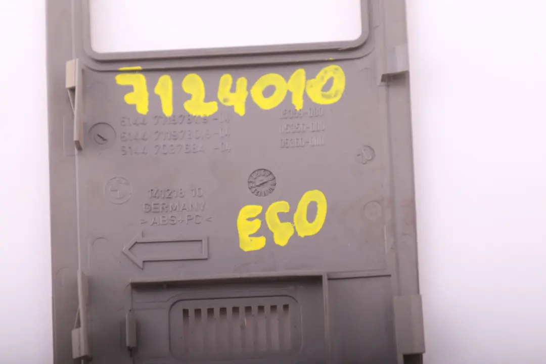 Blende Himmel Vorne Beige für BMW 5 er E60 E61 mit Teilenummer 7119781 BMW 5 er E60 E61 Blende Himmel Vorne Beige - SKU 7124010 - Teilenummer 7119781