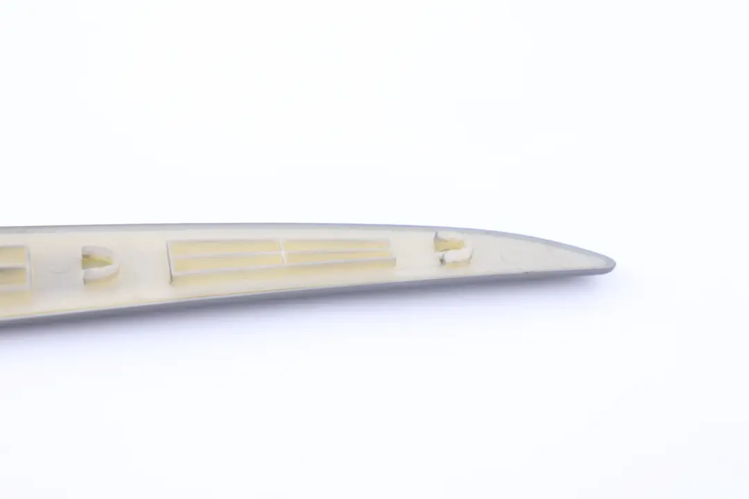 Moulure Porte Arriere Gauche Graphite pour BMW X5 E53 à propos du numéro de pièce 8265479 BMW X5 E53 Moulure Porte Arriere Gauche Graphite - SKU 7124653 - Numéro de pièce 8265479