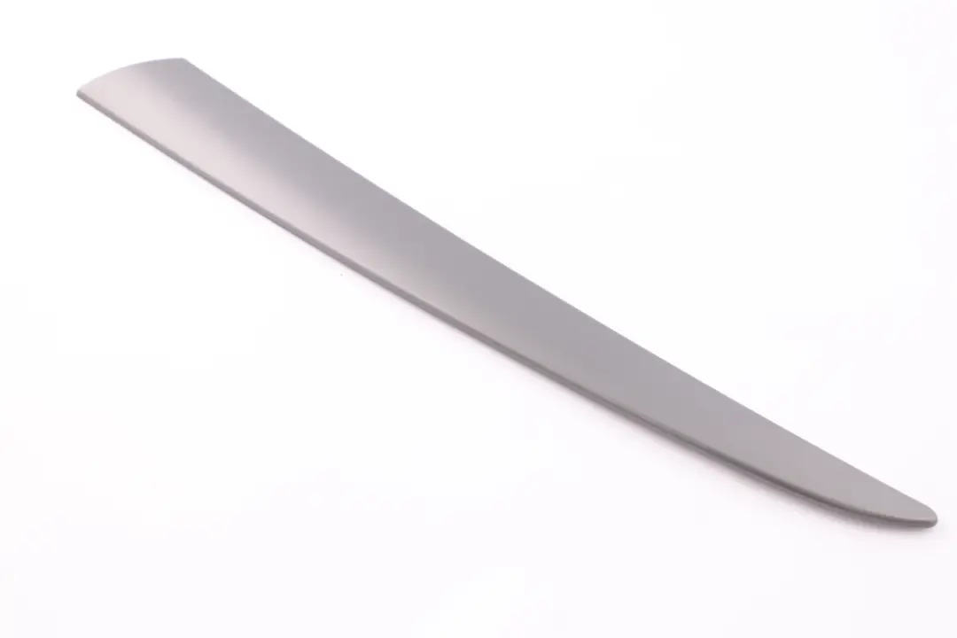 Moulure Porte Arriere Gauche Graphite pour BMW X5 E53 à propos du numéro de pièce 8265479 BMW X5 E53 Moulure Porte Arriere Gauche Graphite - SKU 7124653 - Numéro de pièce 8265479