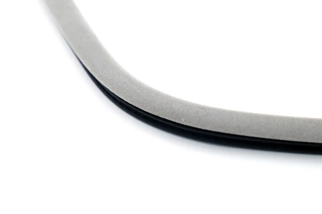 Tetto Apribile Guarnizione IN Gomma Grigio 5144 per BMW E90 E91 E92 con numero di parte 7124937 BMW E90 E91 E92 Tetto Apribile Guarnizione IN Gomma Grigio 5144 - SKU 7124937 - Numero di parte 7124937