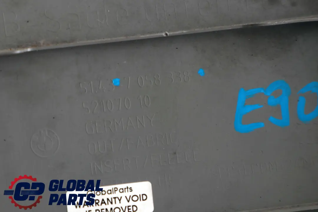 Osłona słupka prawa szara 7058338 do BMW E90 E91 o numerze 7124958 BMW E90 E91 Osłona słupka prawa szara 7058338 - SKU 7124958 - Numer Części 7124958