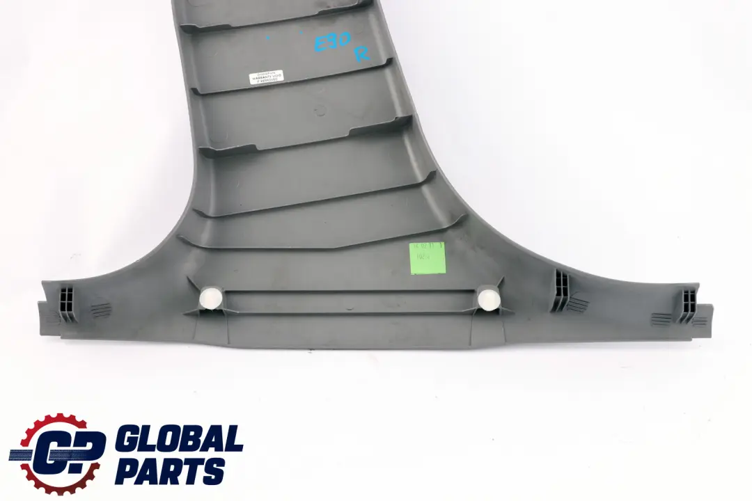 Tapa Columna B Inferior Derecha Gris Grau 7058338 para BMW E90 E91 con número de pieza 7124958 BMW E90 E91 Tapa Columna B Inferior Derecha Gris Grau 7058338 - SKU 7124958 - Número de pieza 7124958