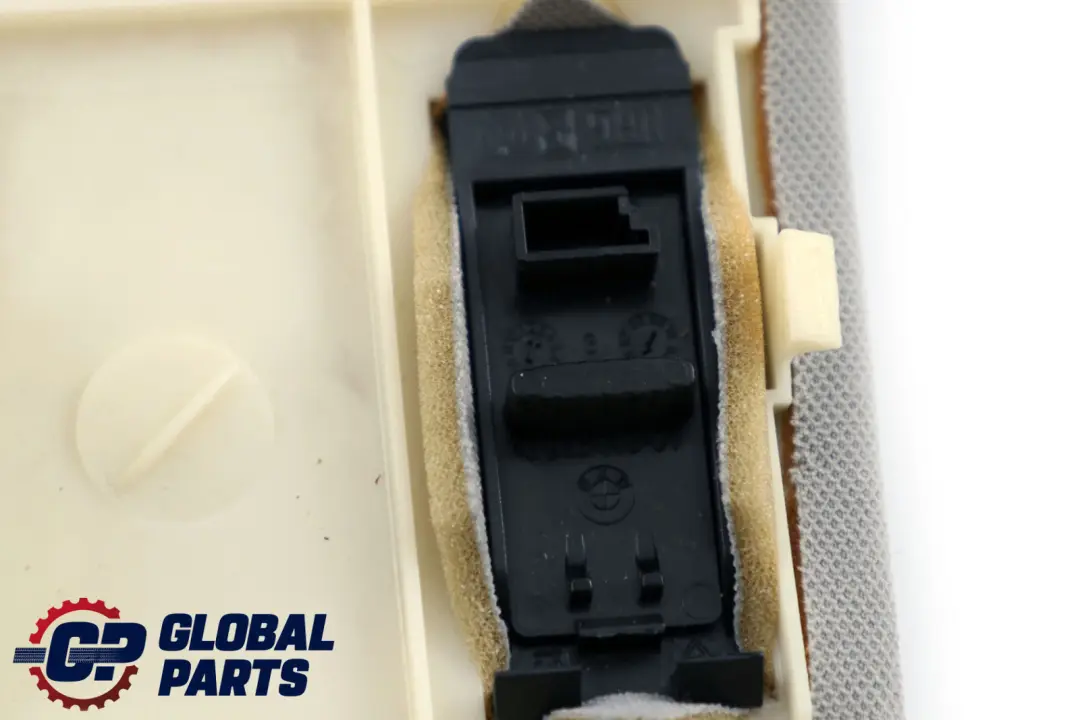 Blende Himmel Vorne Himmelgrau für BMW 5 er E60 E61 mit Teilenummer 7125070 BMW 5 er E60 E61 Blende Himmel Vorne Himmelgrau - SKU 7125070 - Teilenummer 7125070