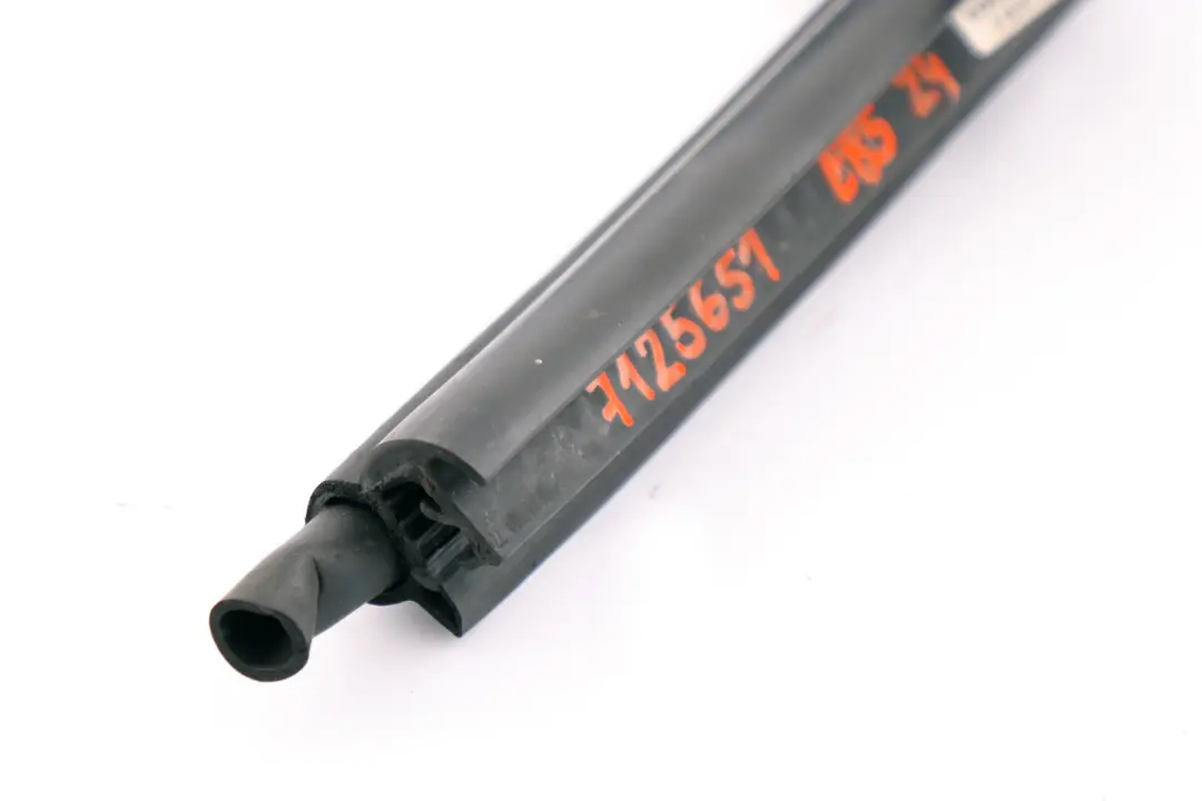 Front Left N/S Door Edge Protection Seal Gasket to BMW Z4 E85 with Part number 7125651 BMW Z4 E85 Front Left N/S Door Edge Protection Seal Gasket - SKU 7125651 - Part number 7125651