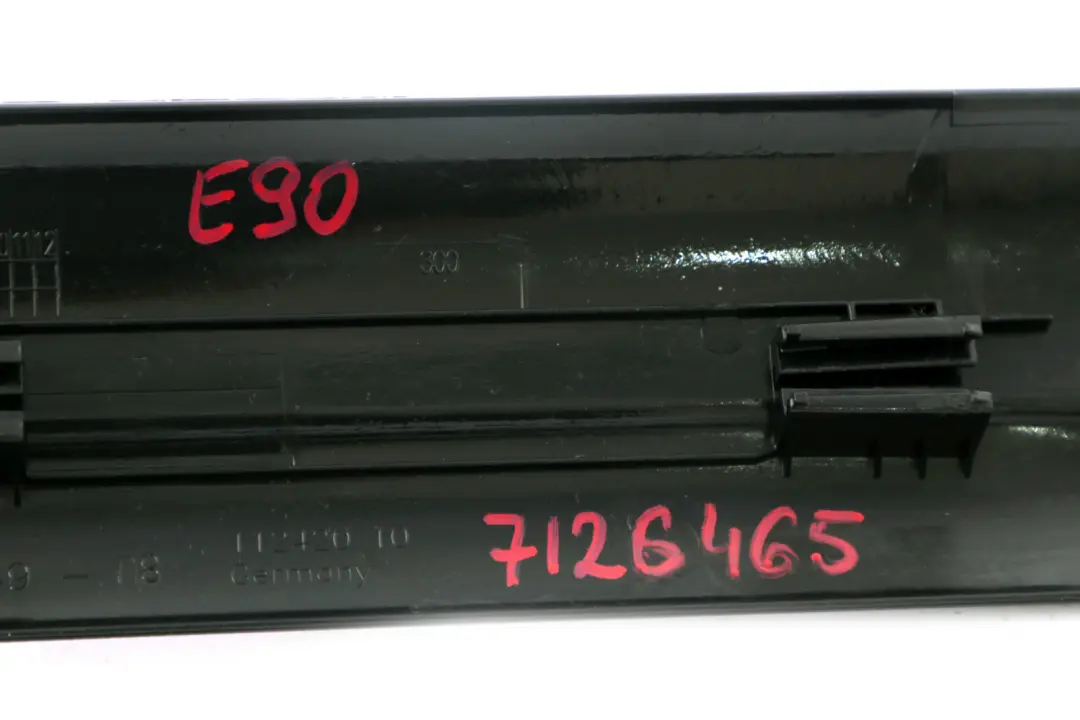 BMW E90 E91 Striscia Chiusura Porta Anteriore Copertura In Plastica Nera - SKU 7126465 - Numero di parte 7058149