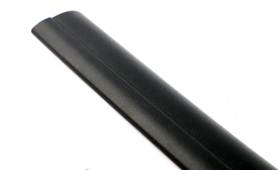 BMW E90 E91 Striscia Chiusura Porta Anteriore Copertura In Plastica Nera - SKU 7126465 - Numero di parte 7058149