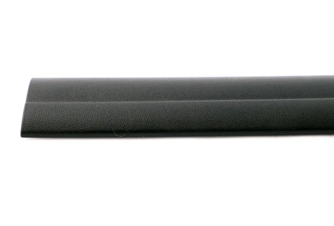 BMW E90 E91 Striscia Chiusura Porta Anteriore Copertura In Plastica Nera - SKU 7126465 - Numero di parte 7058149