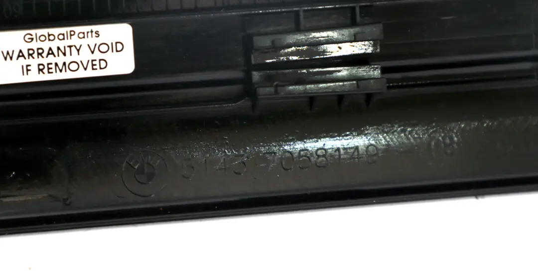 BMW E90 E91 Striscia Chiusura Porta Anteriore Copertura In Plastica Nera - SKU 7126465 - Numero di parte 7058149