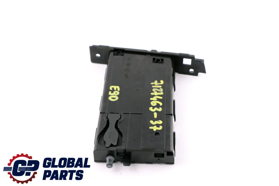 Passenger's Cup Drink Holder Left to BMW 3 Series E90 E91 E92 E93 LCI with Part number 7127463 BMW 3 Series E90 E91 E92 E93 LCI Passenger's Cup Drink Holder Left - SKU rhd-7127463-37 - Part number 7127463