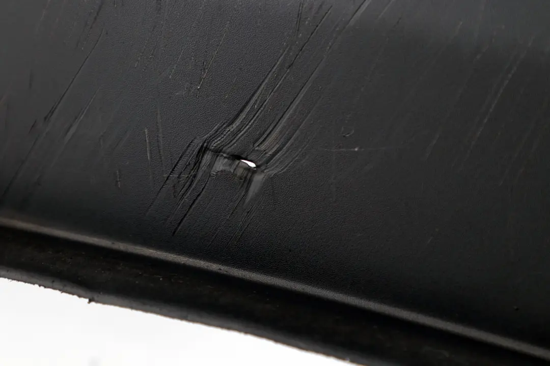 Paraurti Inferiore Centro Spoiler Trim per Mini One R50 R52 con numero di parte 7127932 Mini One R50 R52 Paraurti Inferiore Centro Spoiler Trim - SKU 7127932 - Numero di parte 7127932