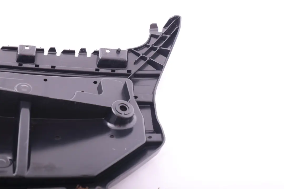 Supporto Guida Paraurti Posteriore Destro per BMW E92 E93 con numero di parte 7128246 BMW E92 E93 Supporto Guida Paraurti Posteriore Destro - SKU 7128246 - Numero di parte 7128246