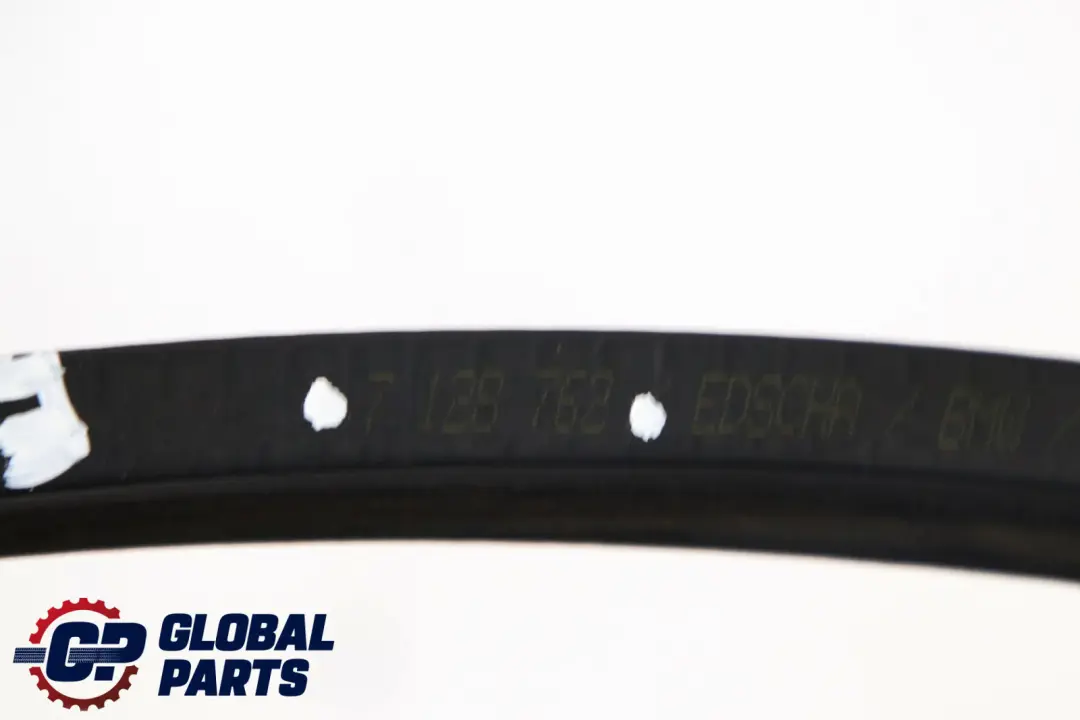 Dichtung Dachschale Hinten Versenkbares Hardtop Alu Matt für BMW 3 er E93 mit Teilenummer 7128762 BMW 3 er E93 Dichtung Dachschale Hinten Versenkbares Hardtop Alu Matt - SKU 7128762 - Teilenummer 7128762