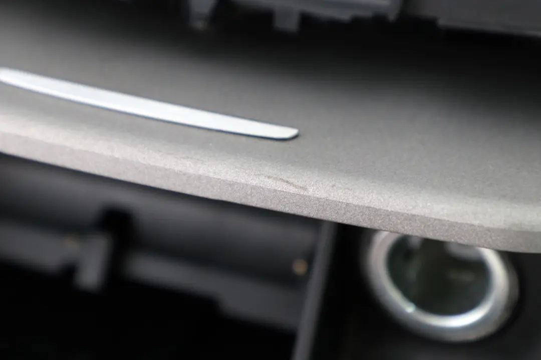BMW E87 Garniture Cendrier Décor Plateau Argent Titane Avant - SKU 7129142-13 - Numéro de pièce 7129142