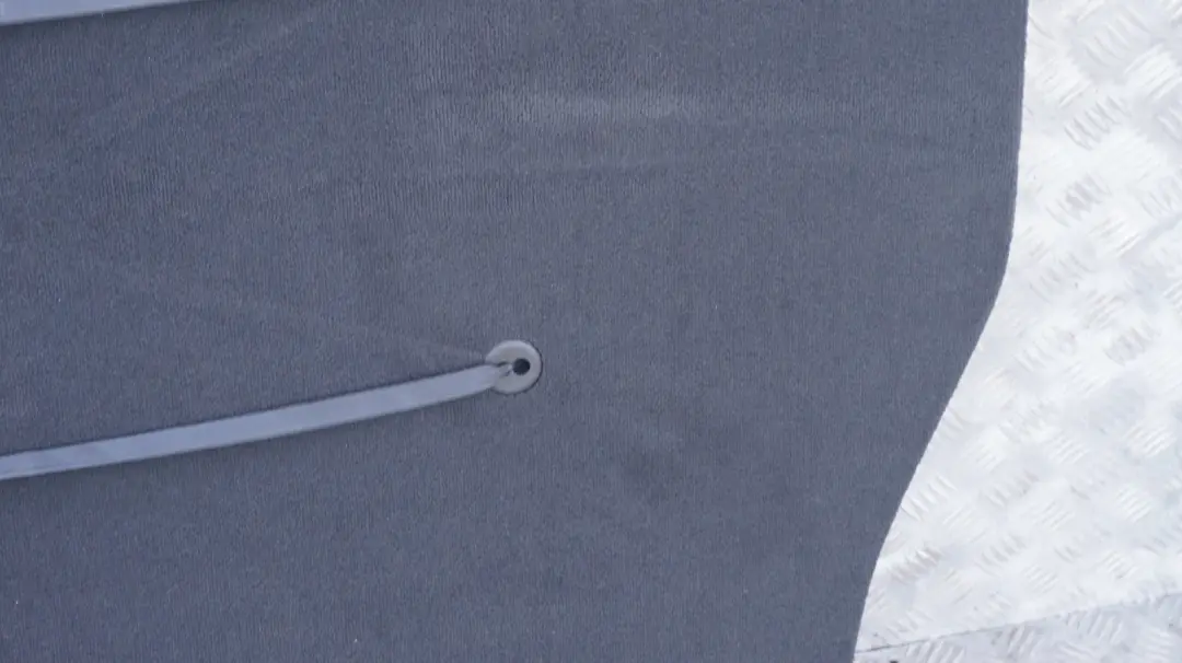 Podłoga wykładzina bagażnika czarna do BMW E53 X5 o numerze 7129740 BMW E53 X5 Podłoga wykładzina bagażnika czarna - SKU 7129740 - Numer Części 7129740