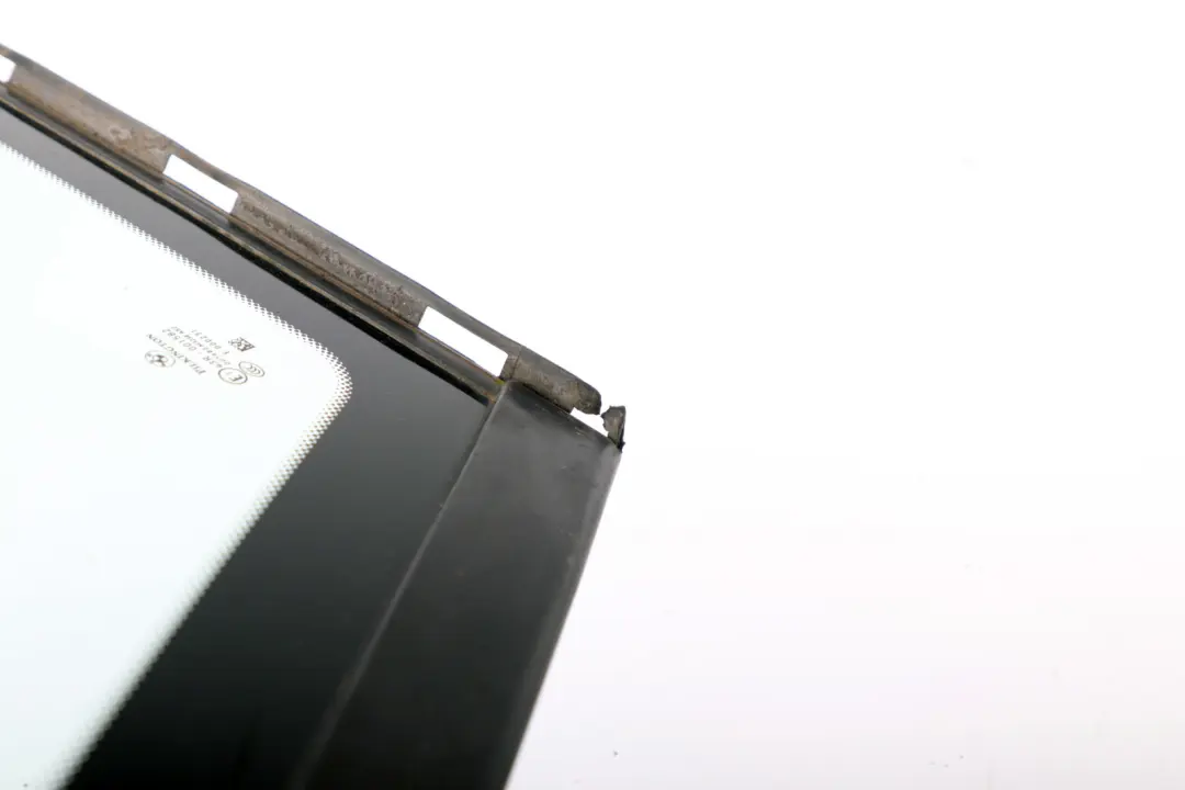 Szyba Karoseryjna Boczna Lewy Tył do BMW E91 E91N LCI o numerze 7130365 BMW E91 E91N LCI Szyba Karoseryjna Boczna Lewy Tył - SKU 7130365-1 - Numer Części 7130365