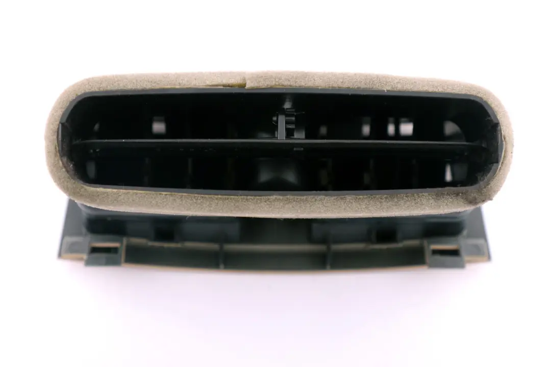 Bocchetta Aria Posteriore Griglia Aria Fresca A/C Beige per BMW E90 E91 con numero di parte 7130709 BMW E90 E91 Bocchetta Aria Posteriore Griglia Aria Fresca A/C Beige - SKU 7130709 - Numero di parte 7130709