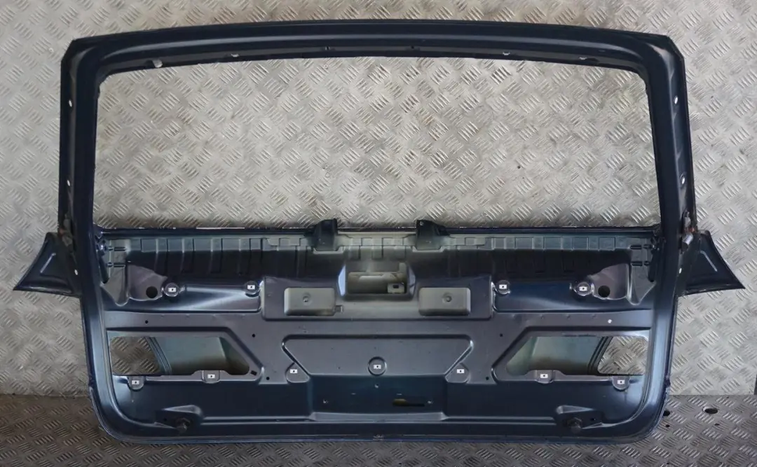 Trunk Boot Lid Tiefseeblau Deep Sea Blue - A76 to BMW 5 E61 Touring Tailgate with Part number 7130799 BMW 5 E61 Touring Tailgate Trunk Boot Lid Tiefseeblau Deep Sea Blue - A76 - SKU 7130799-DSB - Part number 7130799