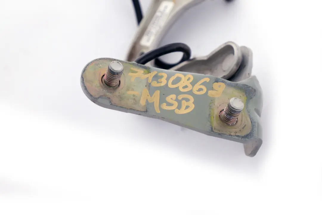 Tapa Trasera Izquierda Bisagra Portón Trasero Plata 7039773 para BMW E64 con número de pieza 7130869 BMW E64 Tapa Trasera Izquierda Bisagra Portón Trasero Plata 7039773 - SKU 7130869-MSB - Número de pieza 7130869