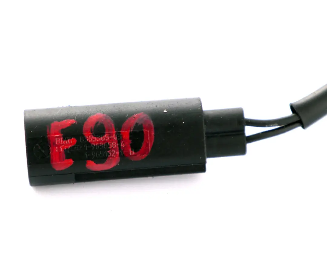 Heated Spray Nozzle 6166 to BMW 3 Series E90 E91 E92 E93 with Part number 7131299 BMW 3 Series E90 E91 E92 E93 Heated Spray Nozzle 6166 - SKU 7131299 - Part number 7131299