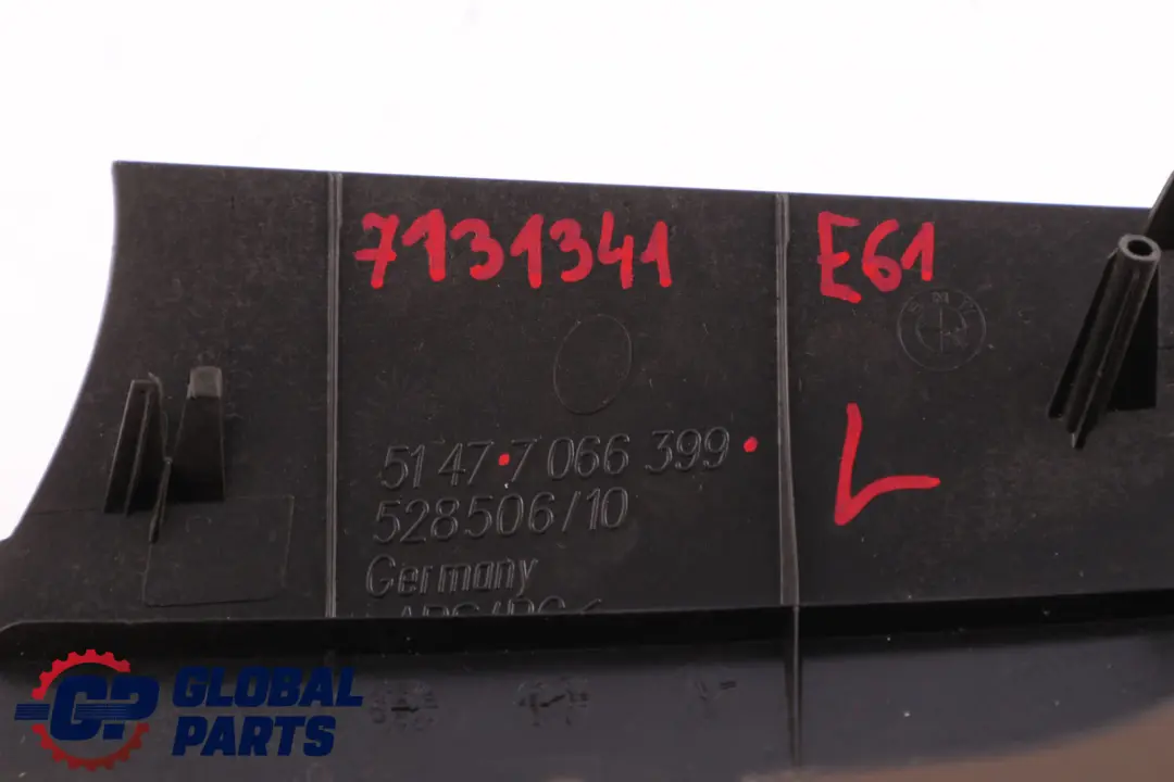 Kofferraum Verkleidung Abdeckung Hinten Links Braun 7066399 für BMW 5 er E61 LCI mit Teilenummer 7131341 BMW 5 er E61 LCI Kofferraum Verkleidung Abdeckung Hinten Links Braun 7066399 - SKU 7131341 - Teilenummer 7131341