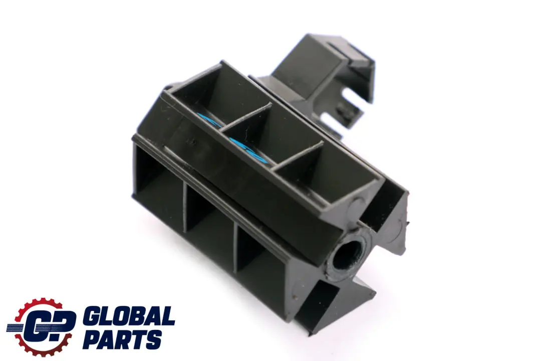 Support de cloison de compartiment a bagages a indentation pour BMW E60 E60N LCI à propos du numéro de pièce 7132300 BMW E60 E60N LCI Support de cloison de compartiment a bagages a indentation - SKU 7132300 - Numéro de pièce 7132300