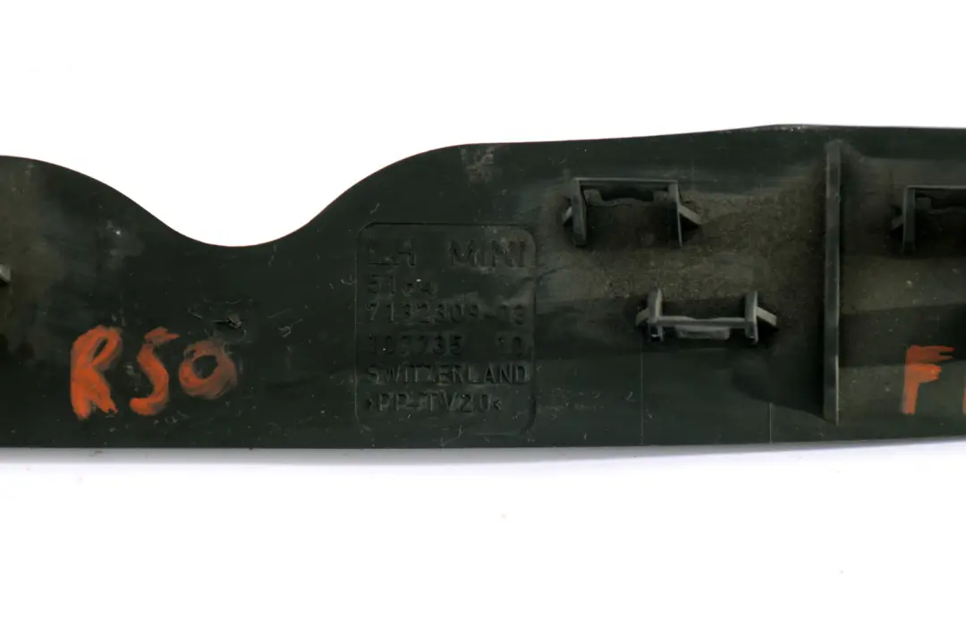 W17 R50 Träger Dichtung Frontklappe Vorne Rechts für Mini D mit Teilenummer 7132309 Mini D W17 R50 Träger Dichtung Frontklappe Vorne Rechts - SKU 7132309 - Teilenummer 7132309