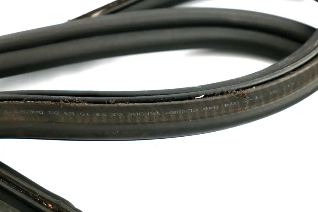 Trunk Boot Lid tailgate Gasket Seal Rubber to Mini R50 R53 R56 LCI with Part number 7132471 Mini R50 R53 R56 LCI Trunk Boot Lid tailgate Gasket Seal Rubber - SKU 7132471 - Part number 7132471